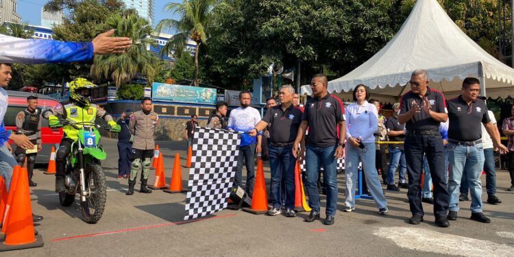 Polda Metro Jaya Sambut HUT Bhayangkara ke-77 Gelar Lomba Ketangkasan Bermotor