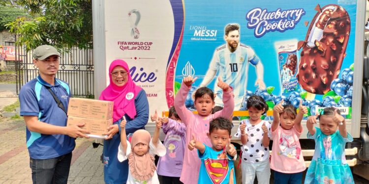 Aice Group & Foodbank Indonesia Bagikan Es Krim dan Sarapan Sehat Siswa Untuk Kurangi Stunting Anak Indonesia