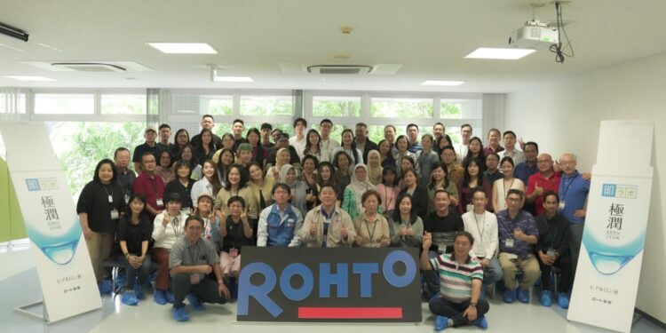 Rohto Kenalkan Langsung Pusat Research & Development, Mengembangkan Inovasi untuk Kualitas Hidup Terbaik