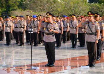 Jelang HUT ke-77 Bhayangkara, Kapolri dan Jajaran Ziarah ke TMP Kalibata