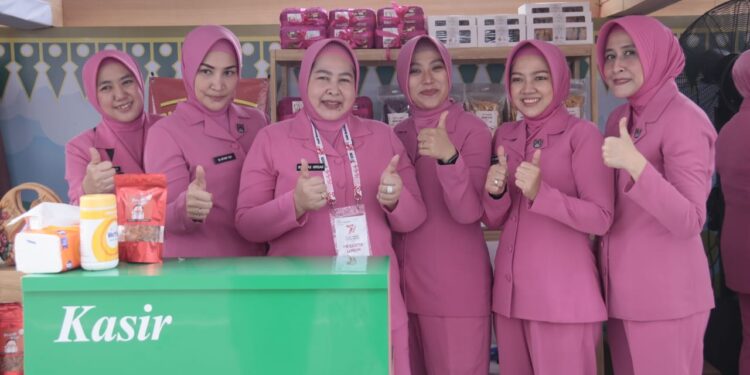 Meriahkan HUT Bhayangkara ke-77, Bhayangkari Polda Metro Jaya Ikut Serta Festival UMKM