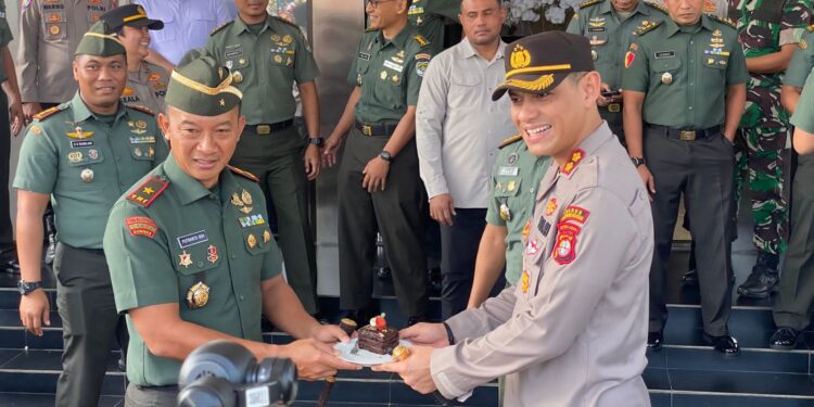 Kuatnya Sinergitas TNI – Polri, Danrem 052/ Wkr Ucapkan Selamat Hari Bhyangkara Ke-77 Ke Kapolres Tangsel