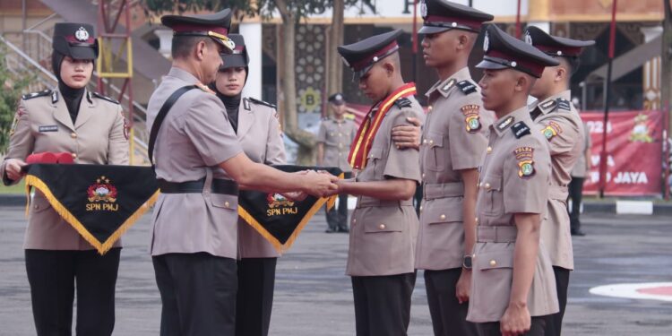 Wakapolda Metro Jaya Pimpin Upacara Pelantikan Bintara Polri Gelombang I Tahun 2023 di SPN Polda Metro Jaya