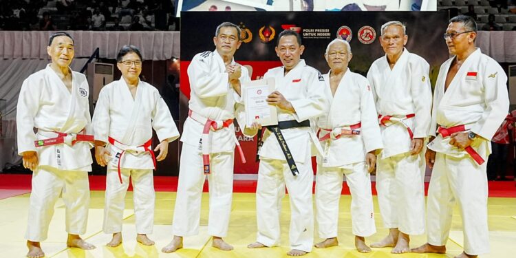 Sabuk Hitam Judo Bagi Kapolri, Hadiah Lain Kala Hari Bhayangkara Ke-77