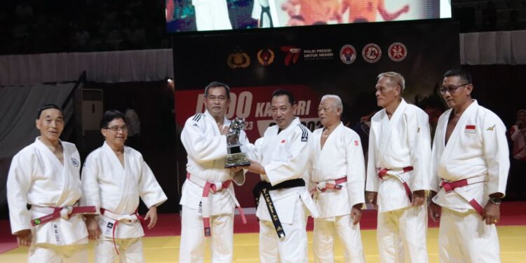 Kapolda Metro Jaya Menghadiri Upacara Penutupan Kejuaran Judo Kapolri Cup Tahun 2023.
