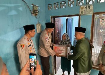 Polda Metro Giat SULING Serta Bagikan 100 Paket Sembako Kepada Korban Kebakaran Kel. Menteng Atas