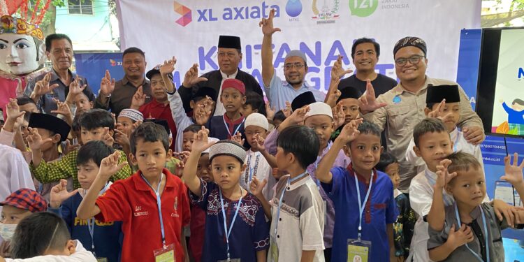 Program “Semarak Muharram – Merdeka Beramal” Karyawan XL Axiata Gelar Khitanan Massal dan Santuni Anak Yatim