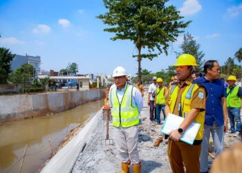Percepat Penanganan Banjir, Pilar Tinjau Pembangunan Turap Kali Ciater Hilir Segmen Laverde – Serpong Park