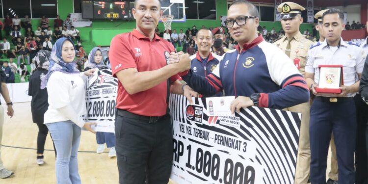 Wakapolda Metro Jaya Hadiri Acara Penutupan Tournament Kapolri Cup Basketball Tournament 2023