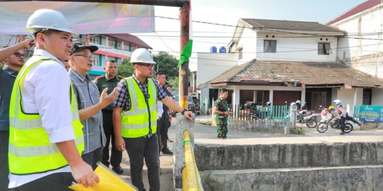 Warga Sambut Baik Pembangunan Turap Sisi Kali Ciputat oleh Pemkot Tangsel