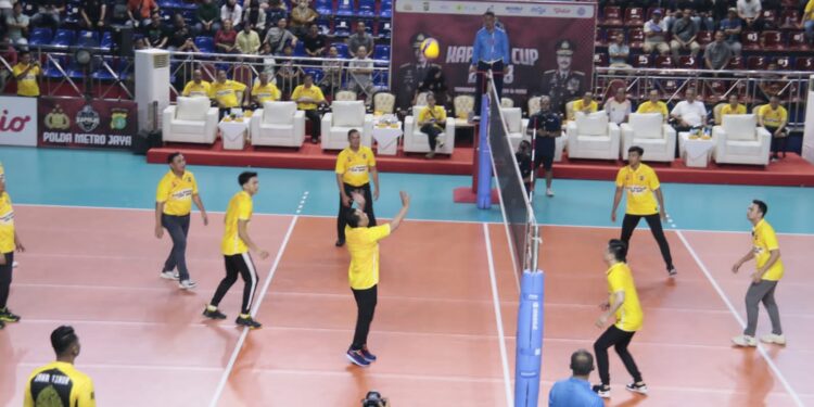 Wakapolda Metro Jaya Hadiri Pertandingan Eksibisi Kapolri Cup Volleyball Tournament 2023