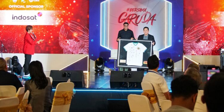 Dukung Tim Nasional Sepakbola Indonesia ke Pentas Dunia, Indosat Ooredoo Hutchison Tandatangani Kerja Sama dengan PSSI