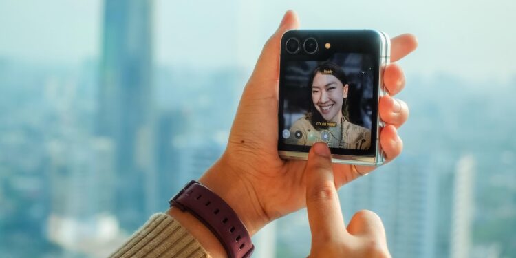Bebas Berekspresi Bikin Konten Unik dengan Filter dan AR Zone di Galaxy Z Flip5