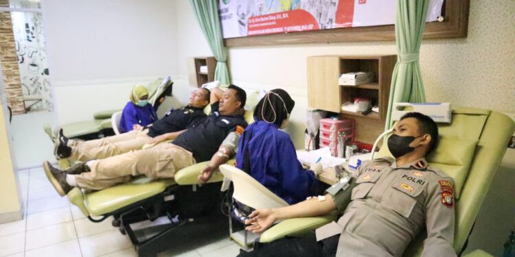 Donor Darah Personel Sihumas Polres Tangsel Sambut HUT Humas Polri Ke-72