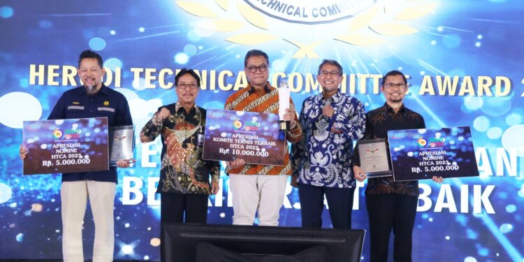 BSN Berikan Penghargaan HTCA 2023 kepada Komtek Berkinerja Terbaik dan Tokoh Pengembangan Standar