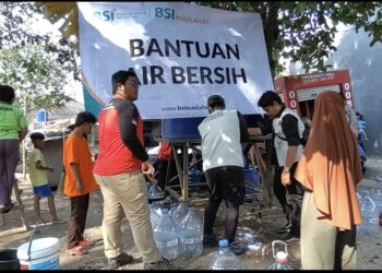 Bersinergi dengan BPBD Tangsel, BSI Maslahat Distribusikan Ribuan Liter Air Bersih