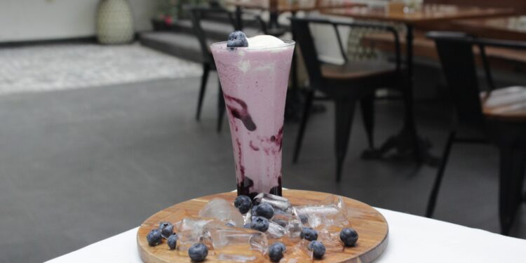 Pranaya Boutique Hotel Hidangan Menu Promo Pizza Dengan Mocktail Bersoda yang Berbeda