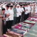 Benyamin Bersama Ribuan Masyarakat Lakukan Salat Istisqa’