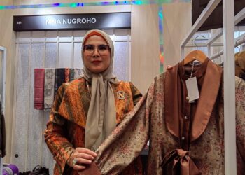 Ikut IN2MF 2023, Nina Nugroho Kenalkan Tenun Seseh