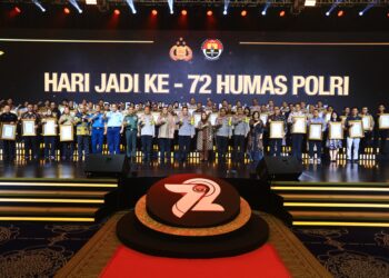 Dua Hadiah Untuk Divisi Humas Polri Dari Kapolri