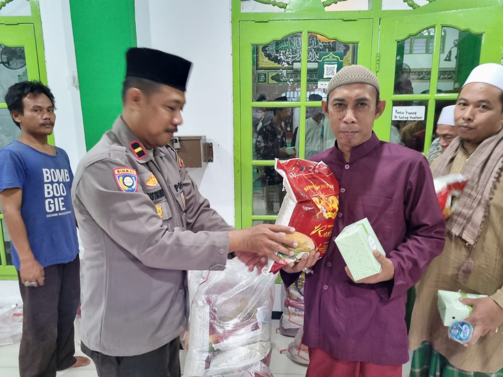 Giat SULING Serta Bantuan Sosial Kapolda Metro Jaya di Masjid Jami Al Barkah, Duren Sawit