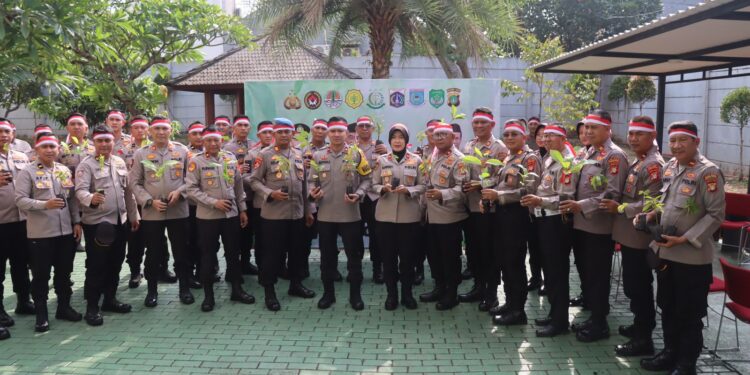 Lestarikan Lingkungan Polres Tangsel Tanam 2000 Pohon