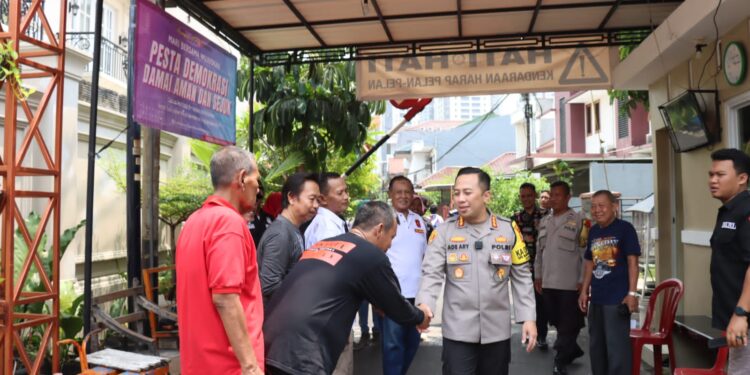 Kapolres Metro Jakarta Selatan Kunjungi Poskamling Rw 01 Jl. Masjid An Nur Kebayoran Lama