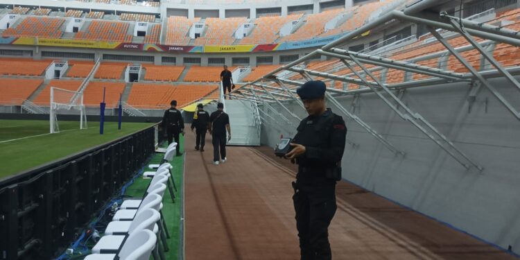Pastikan Keamanan Jelang Pertandingan FIFA World Cup U-17, Unit Jibom Brimob Sterilisasi Jakarta Internasional Stadium
