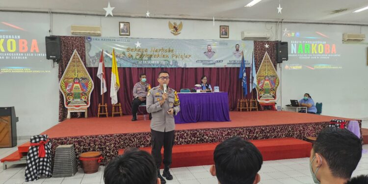 Polsek Pondok Aren Giat Police Go To School di SMU Ricchi Bintaro