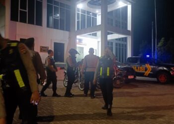 Patroli mobile Tim Presisi Sat Samapta Polres Tangerang Selatan di Wilayah Cisauk.