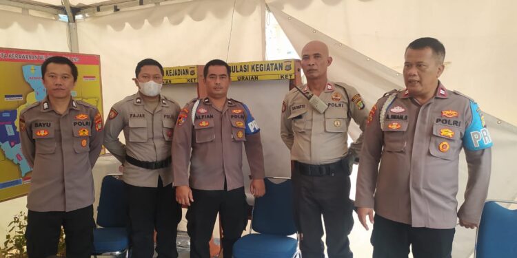 Pengecekan Anggota Pos Pengamanan Natal 2023 dan Tahun BAru 2024 Oleh Polsek Pamulang