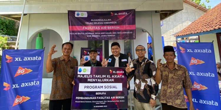 Karyawan XL Axiata Bangun Sarana Air Bersih di Brebes