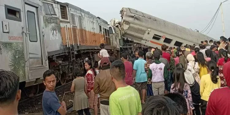 Polisi Mengidentifikasi Korban Meninggal Kecelakaan Kereta Api Bandung