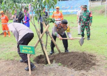 Kodam Jaya Bersama Polda Metro Jaya Dan Pemda DKI Jakarta Gencarkan Urban Farming