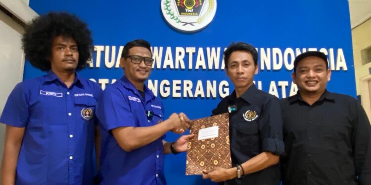 Tim Khusus PWI Tangsel Serahkan Hasil Kajian, Pengelolaan Air BSD City di Tangsel Ilegal?