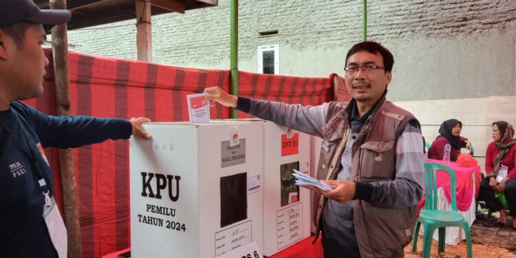 Sekretaris ABCenter Tangerang Nyoblos di TPS 24 Mekarjaya Sepatan