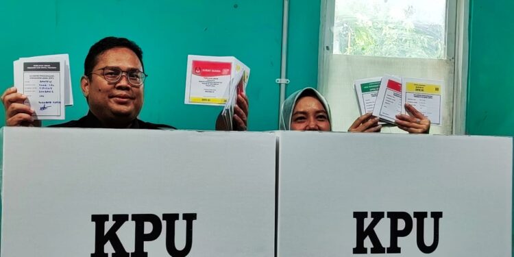 Ketua Bawaslu RI Rahmat Bagja Nyoblos di TPS 126 Jombang Ciputat Tangsel, Pantau Langsung Penyelenggaraan Pemilu 2024