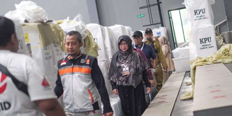 Kawal dan Jaga Suara Rakyat, Anis Byarwati Kunjungi 10 Posko PPK Kecamatan di Jakarta Timur