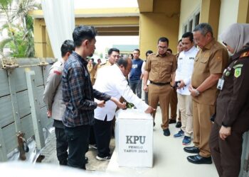 Benyamin-Pilar Cek Kesiapan Logistik KPU Jelang Pemungutan Suara