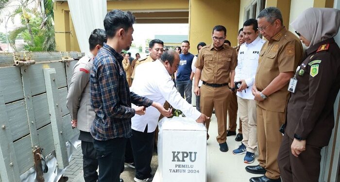 Benyamin-Pilar Cek Kesiapan Logistik KPU Jelang Pemungutan Suara