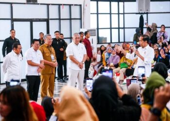 Wali Kota Benyamin Dampingi Presiden Jokowi Serahkan Bantuan Pangan di Tangsel
