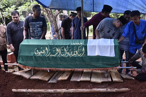 Disperkimta Tangsel Bantu Fasilitasi Pemakaman Jenazah Korban Kecelakaan Bus di Tol Cipali
