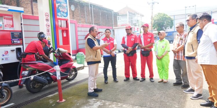 Layanan dan Distribusi BBM di SPBU Harus Berjalan Sesuai Aturan