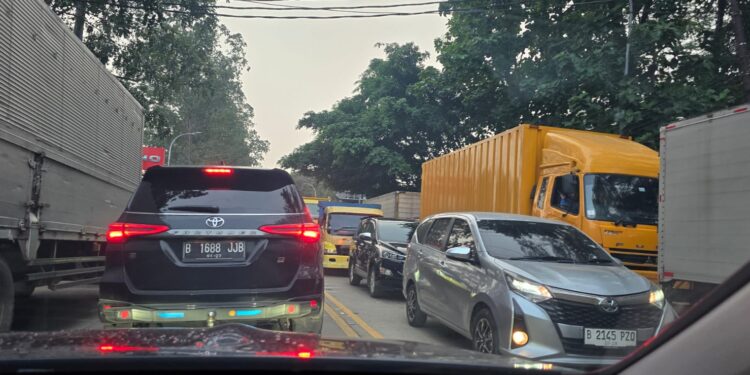 Surati KemenPUPR, Apindo Banten Keluhkan Kemacetan Perbaikan Jalan di Tangerang