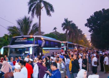 Lepas 393 Calon Jemaah Haji Asal Tangsel, Benyamin Doakan Jadi Haji yang Mabrur