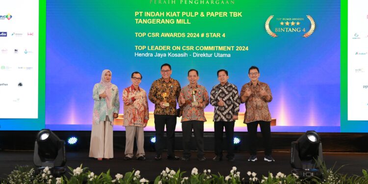 8 Unit Usaha APP Group Raih Penghargaan Tertinggi TOP CSR Awards 2024