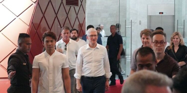 CEO Apple, Tim Cook Kunjungi Apple Developer Academy BSD City
