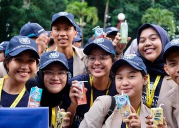 UGM dan Kementan Pecahkan Rekor MURI Minum Susu dengan Peserta Terbanyak