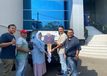 Dua Nasabah BRI Cabang Karawang Menangkan Mobil Suzuki di Panen Hadiah Simpedes