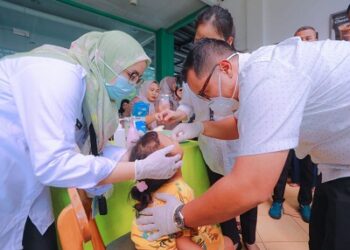 Sukseskan PIN Polio, Pilar Turut Berikan Imunisasi ke Balita